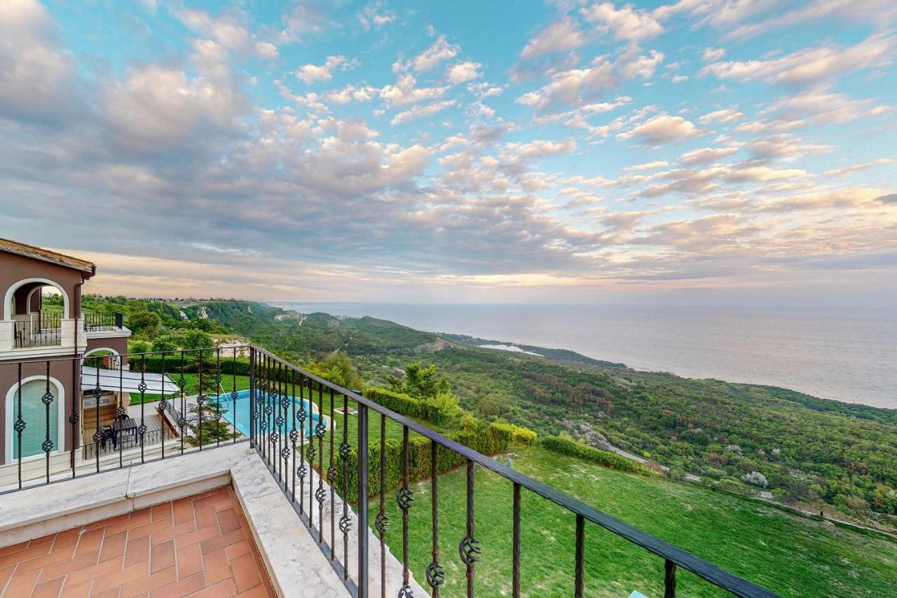 Lighthouse Luxe Estate Apart & Villas Balchik Esterno foto